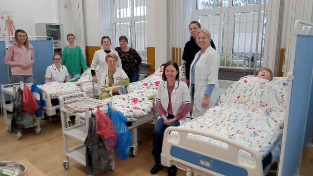 W naszej szkole odbyły się kolejne, pełne zaangażowania i praktycznej wiedzy zajęcia dla słuchaczy zawodu Asystent osoby niepełnosprawnej.