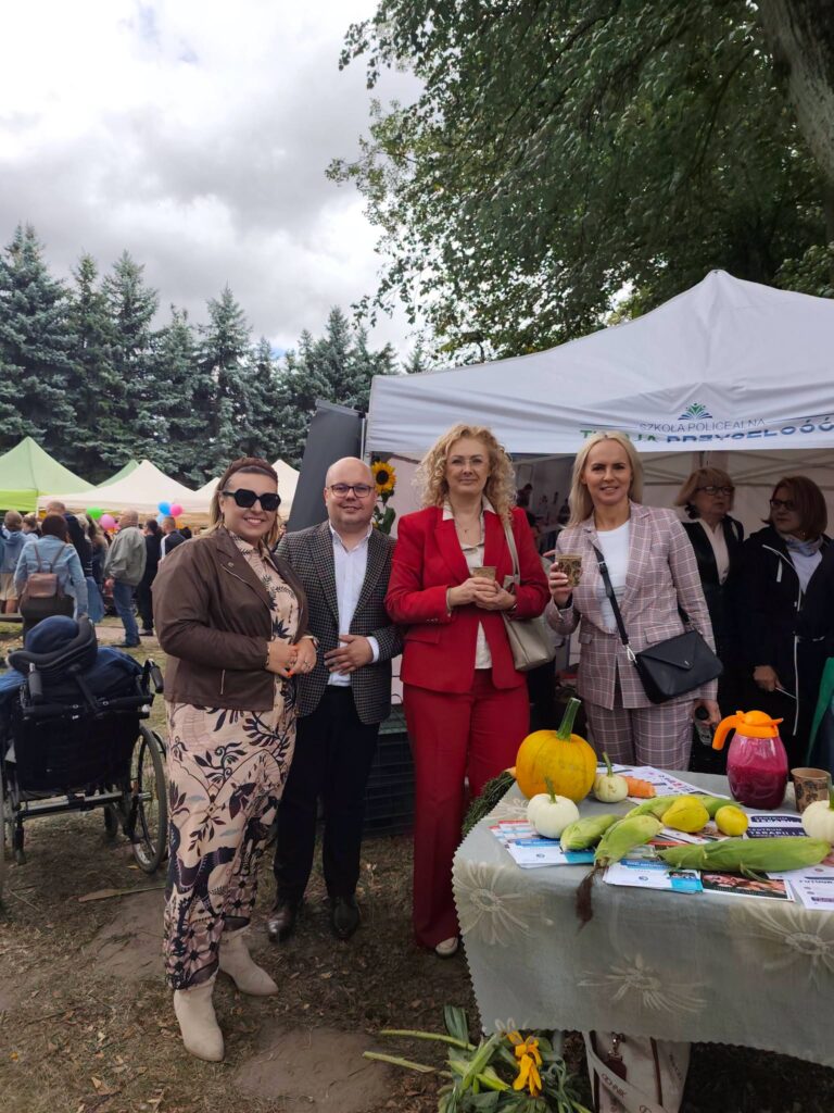 Dnzień Pieczonego Ziemniaka na terenie Domu Pomocy Społecznej w Goślicach